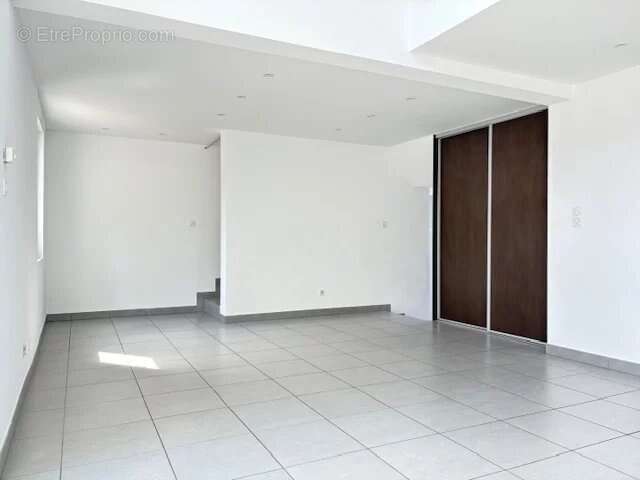 Maison à VILLAGE-NEUF