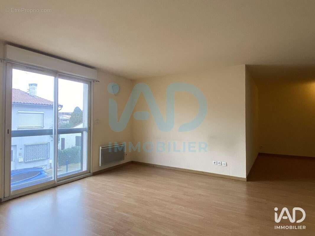 Photo 3 - Commerce à CASTELGINEST