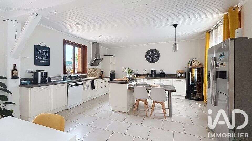 Maison 211 m² à Demuin  - photo 4