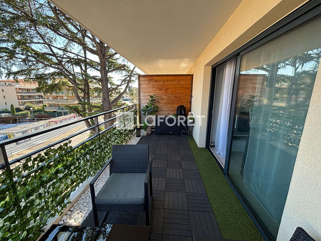 Appartement à SAINT-LAURENT-DU-VAR