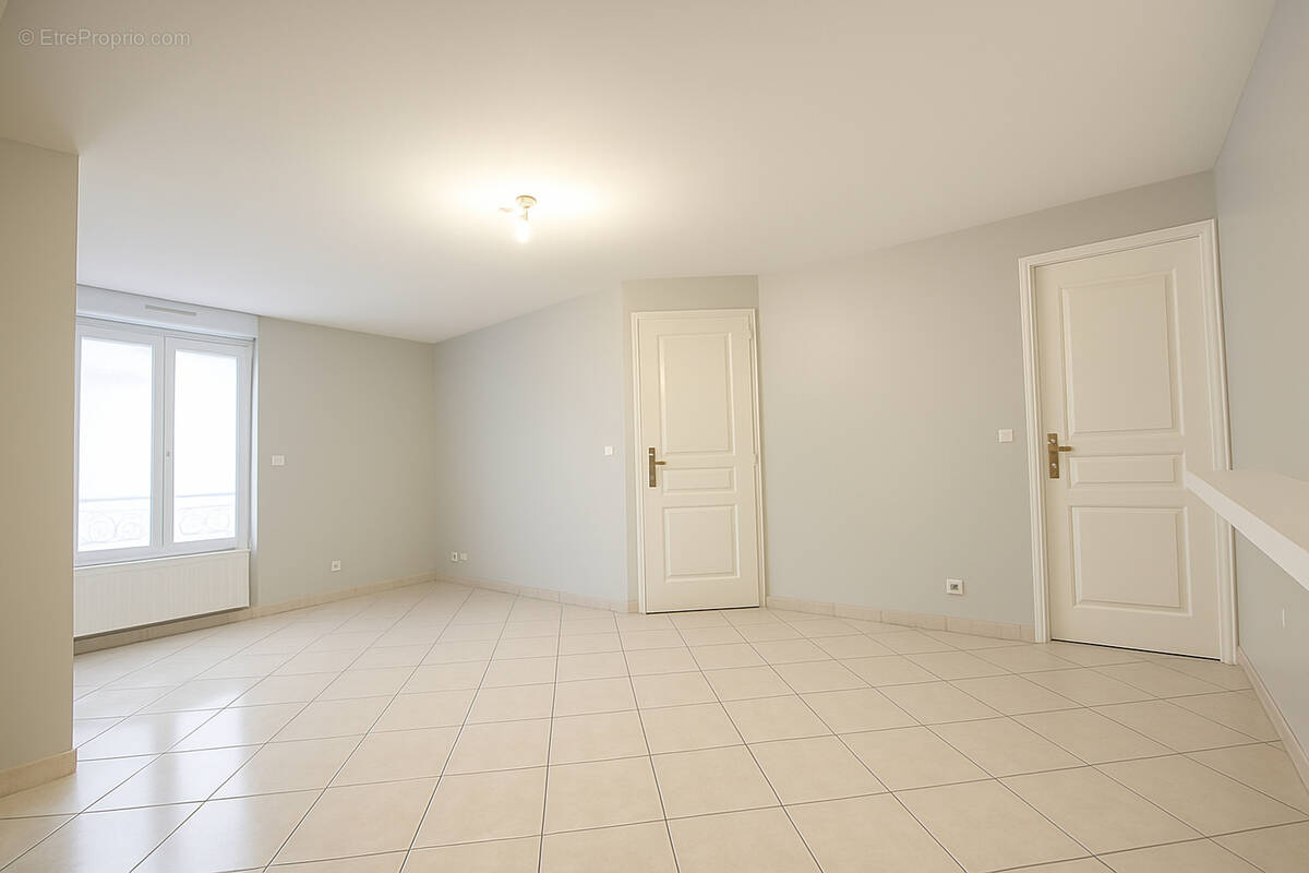 Appartement à NEAUPHLE-LE-CHATEAU