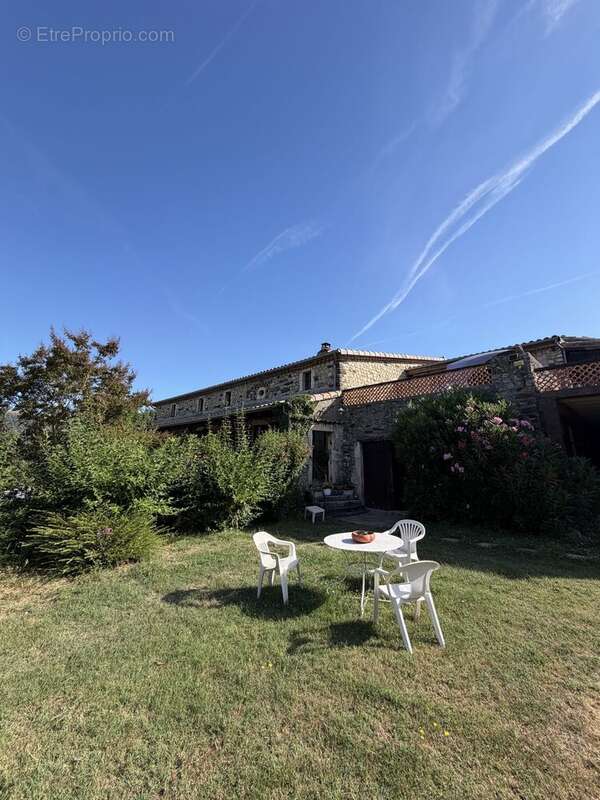 Maison 280 m² à Saint-Vincent-De-Barres  - photo 5