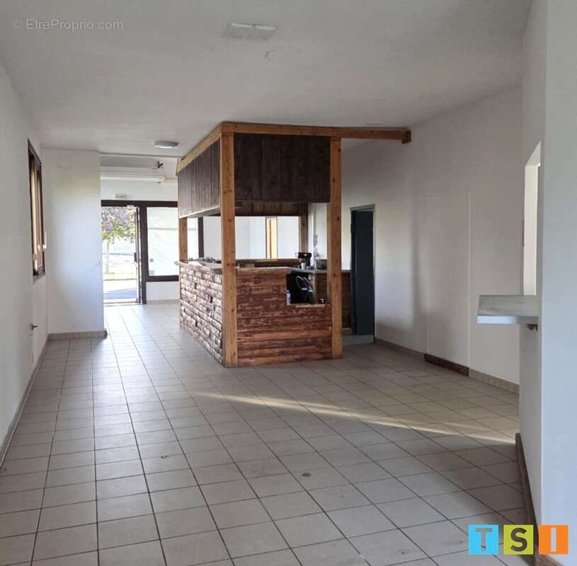 Commerce à PEGUILHAN