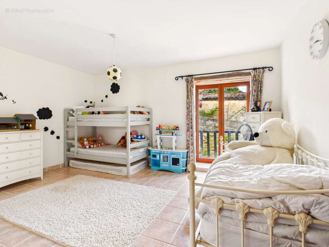 Maison à SAINTE-NATHALENE