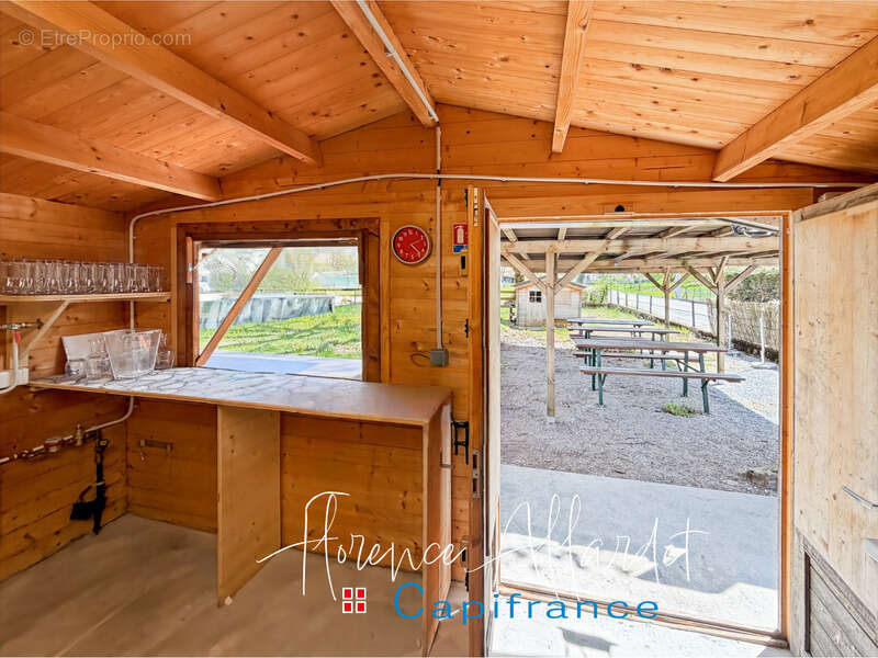 Bar-Restaurant avec murs, fonds et logement – Opportunité rare au cœur du Massif des Bauges (73) - photo 2