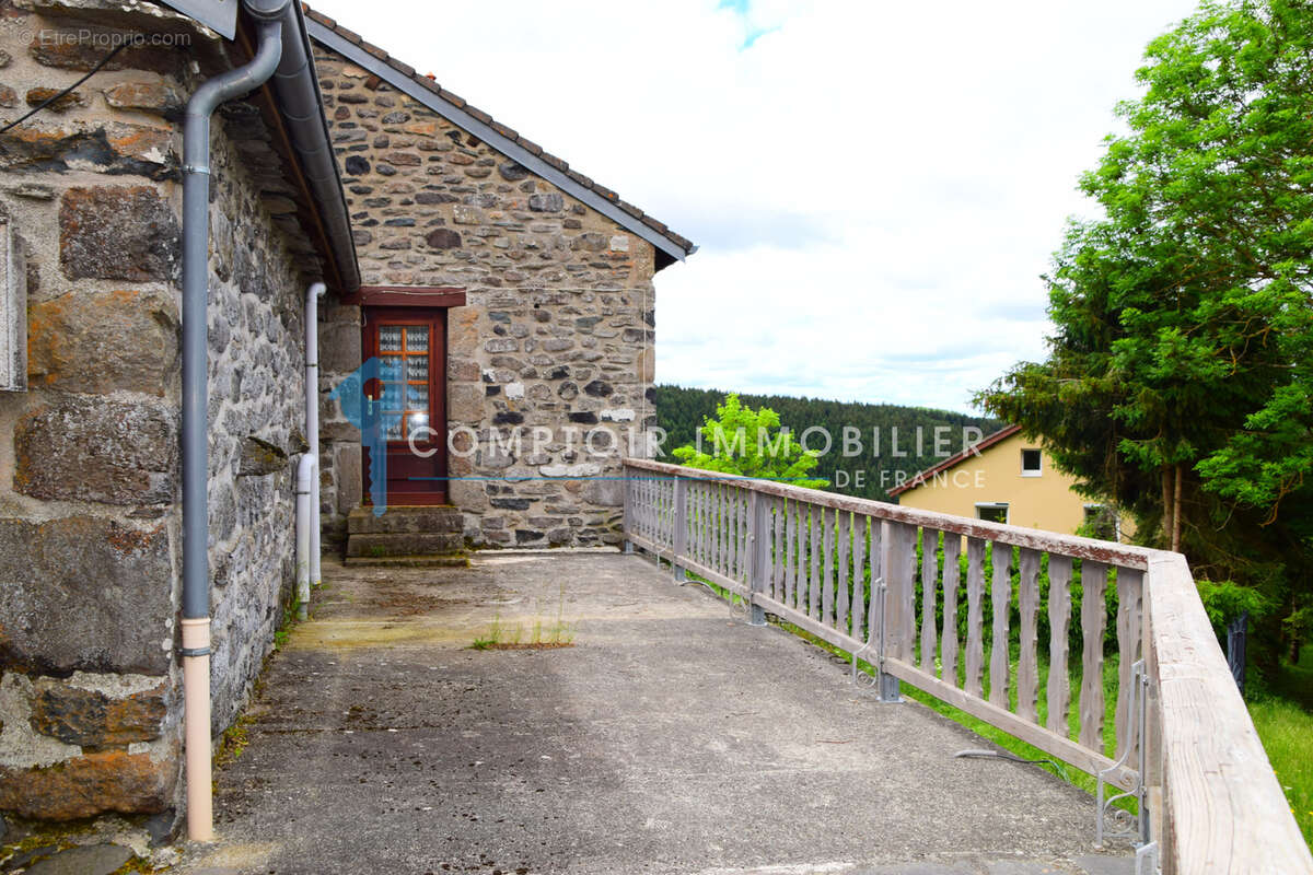 Dépt. 43 - A VENDRE à FREYCENET-LA-CUCHE - Ferme Rénovée de 175 m2 - Parcelles de 990 m2. - photo 23
