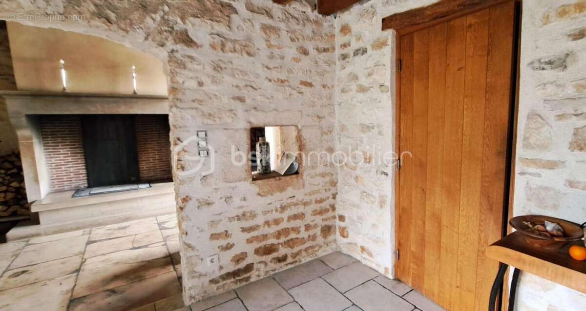Coup de cœur assuré pour cette ancienne grange de charme aux volumes exceptionnels ! En Bourgogne - photo 4