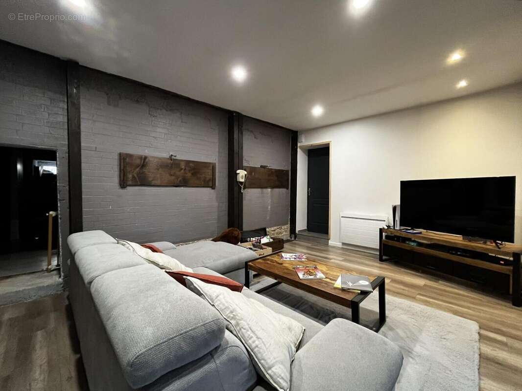 Appartement 7 pièces 224 m² à vendre à Oye-Et-Pallet (25160) - photo 2