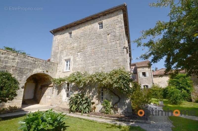 Maison à NANTEUIL-EN-VALLEE
