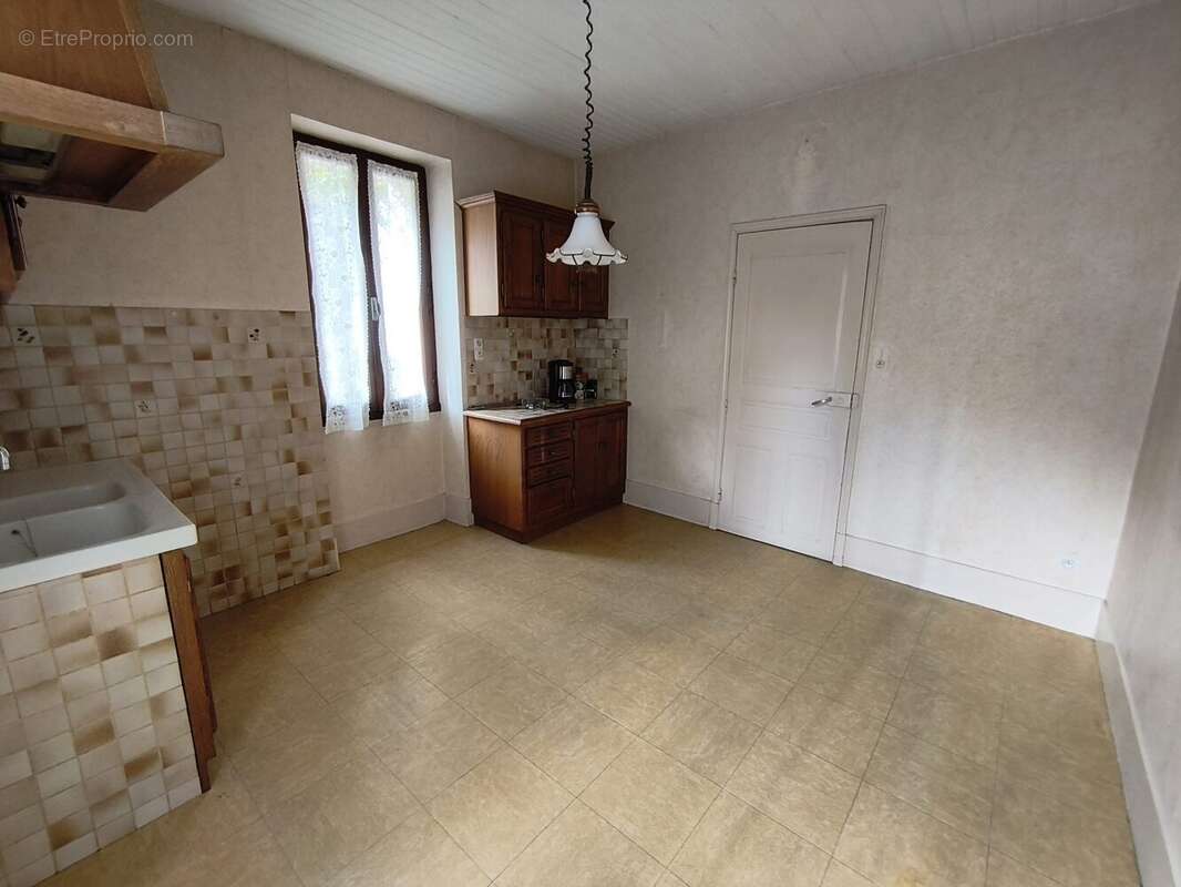 Maison à DECAZEVILLE