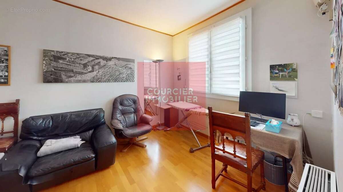 Maison à LE MESNIL-SAINT-DENIS