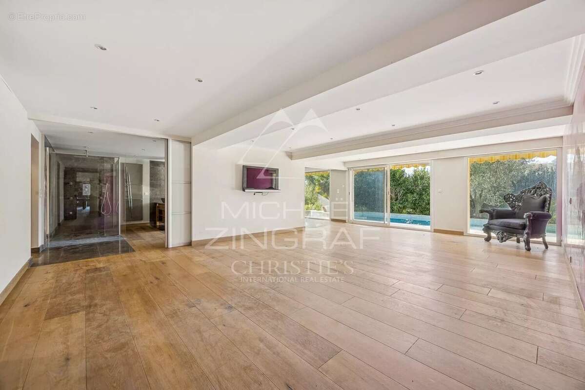 Maison à ROQUEFORT-LES-PINS