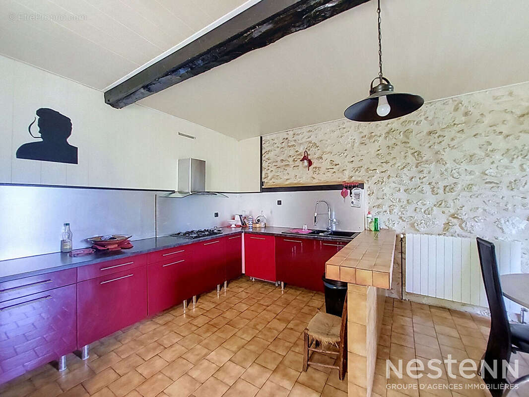 A Vendre Maison en pierre rénovée avec dépendances sur plus de 6 600 m² à Saint-Puy - photo 9