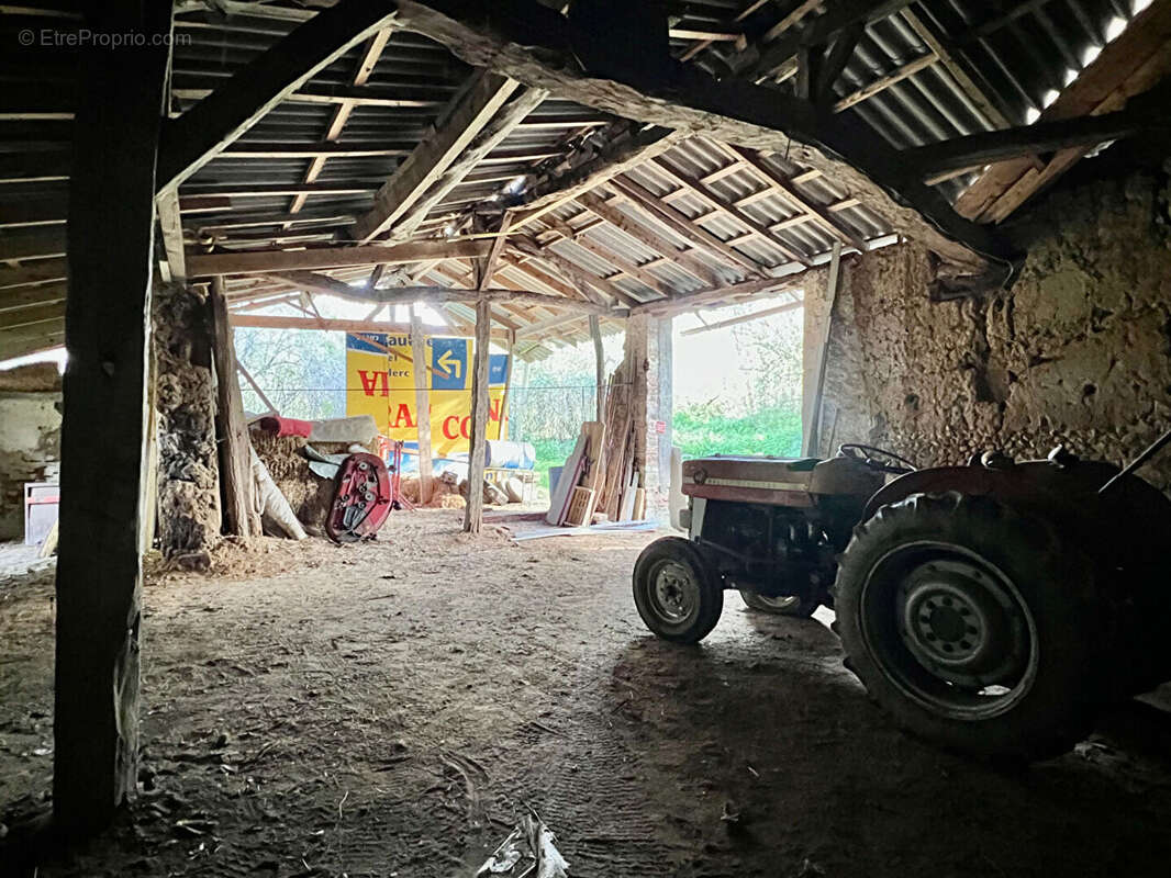 Secteur Villeneuve-sur-Lot, à la campagne mais non isolé, venez découvrir cette charmante maison en pierre de 77,84 m² habitable - photo 10