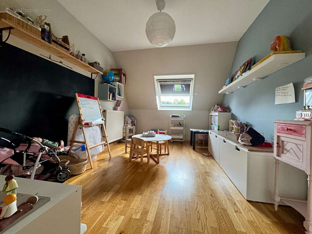 Superbe maison individuelle - Secteur Bellefontaine 4 chambres - Double garage et Jardin! - photo 8