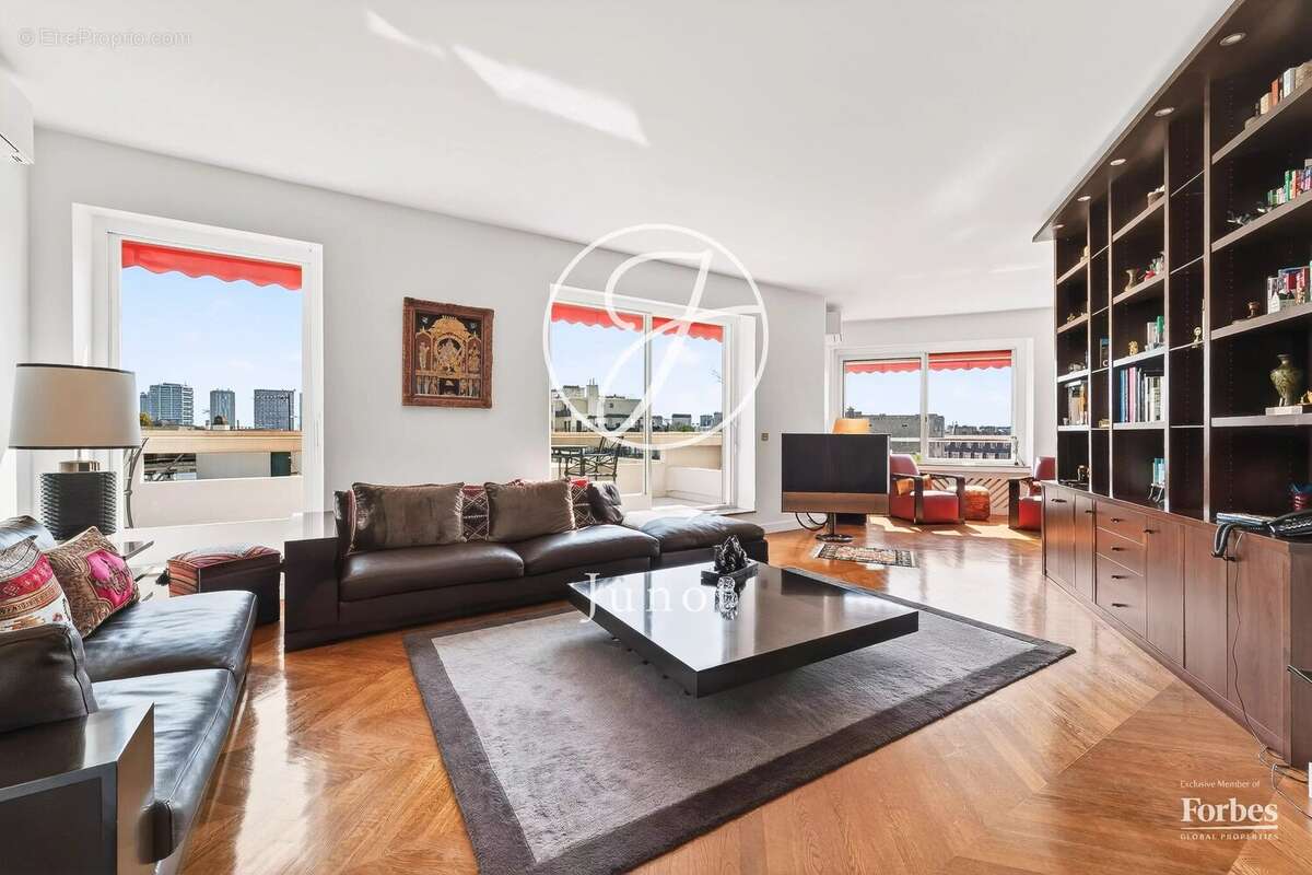 Appartement à PARIS-16E