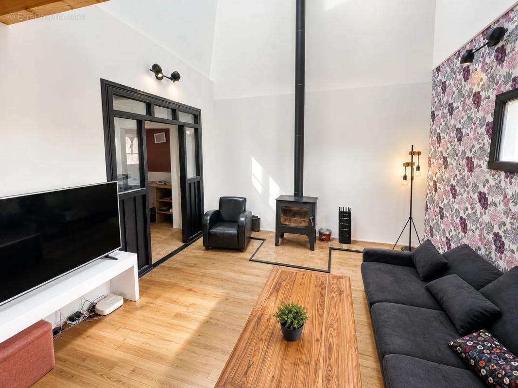 Maison rénovée avec terrain constructible - photo 5