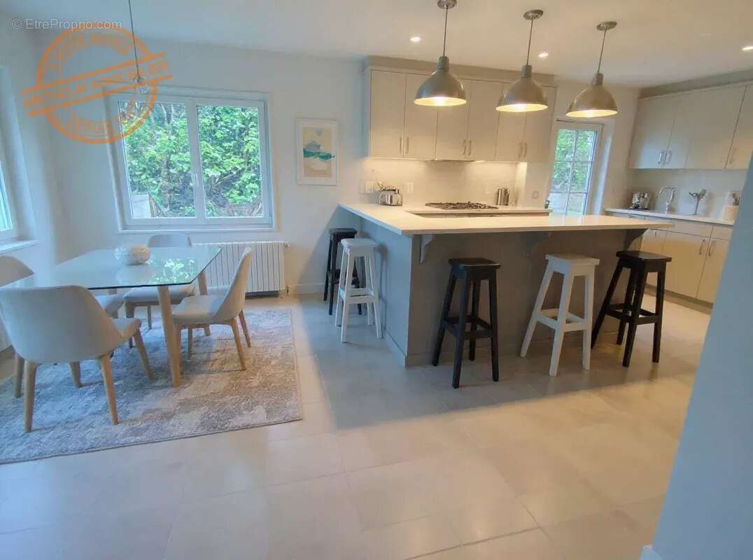 Maison à FLEURIEUX-SUR-L'ARBRESLE