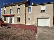 Maison à CREUZIER-LE-VIEUX