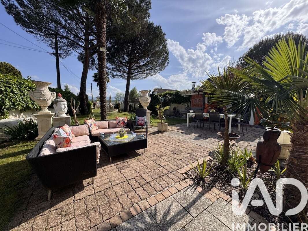 Maison 181 m² à Lamarque-Pontacq  - photo 2