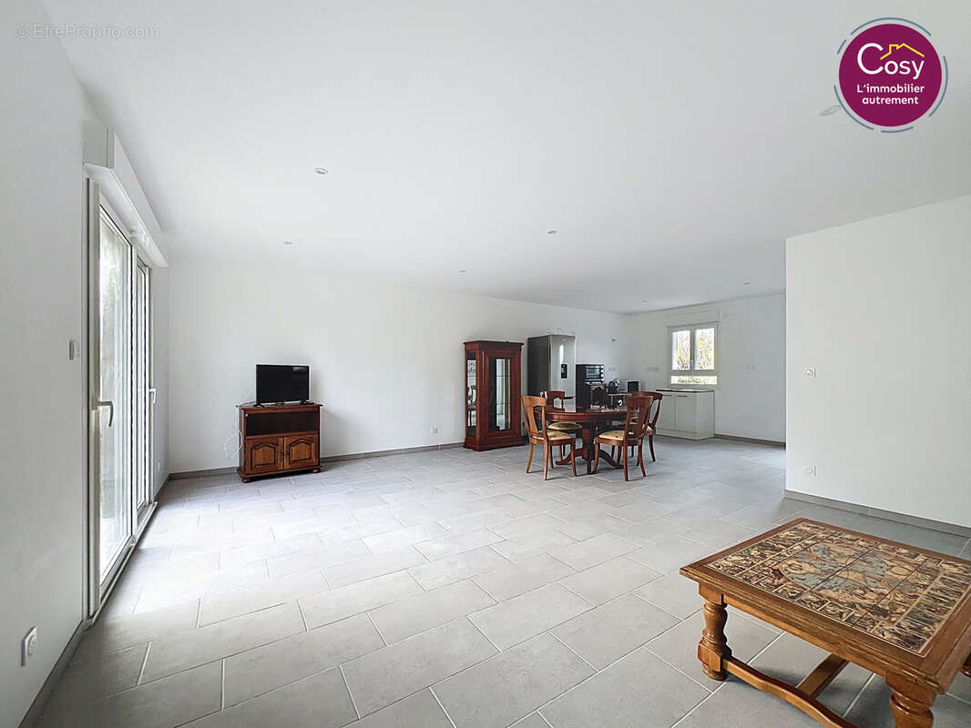 Maison à VILLENEUVE-SAINT-GERMAIN