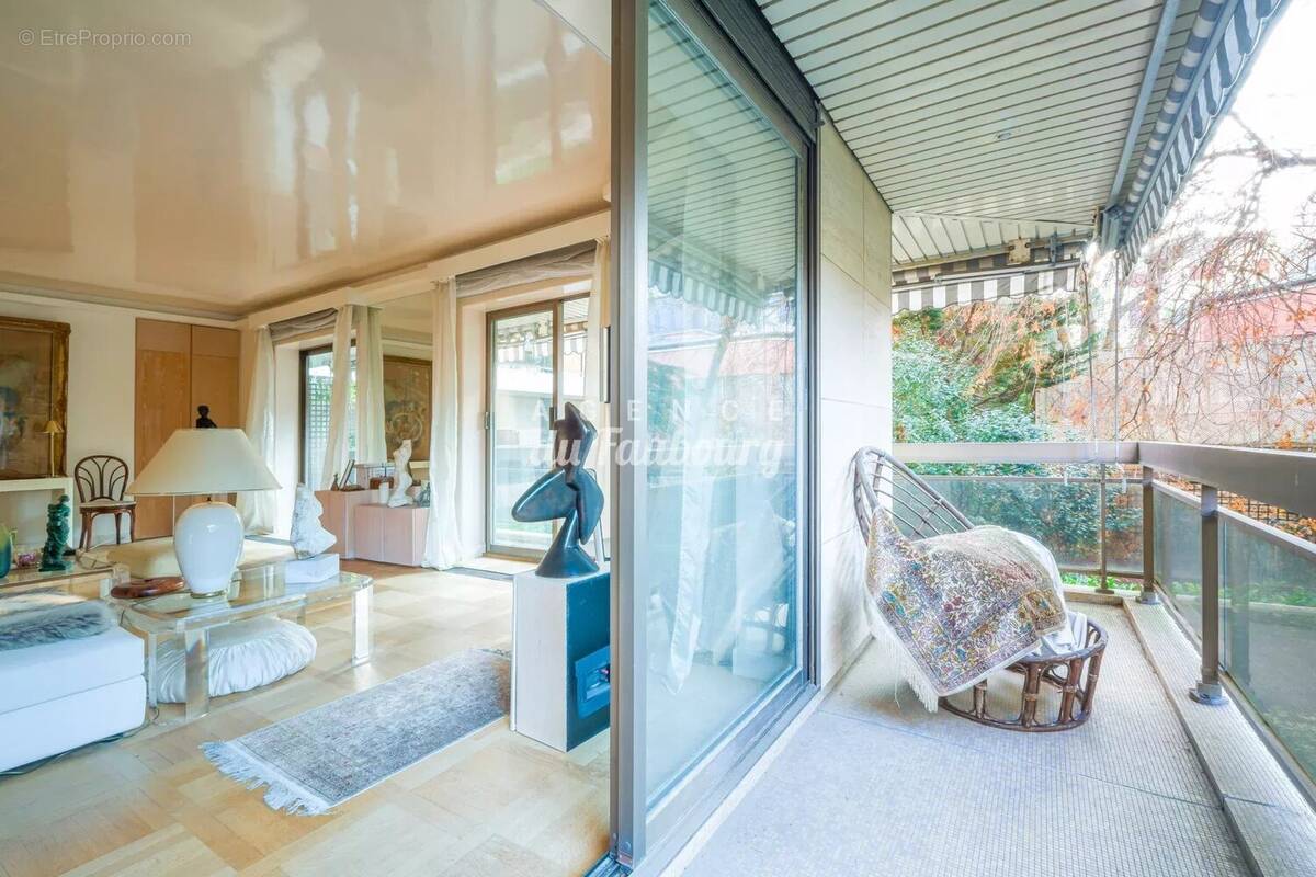 Appartement à NEUILLY-SUR-SEINE