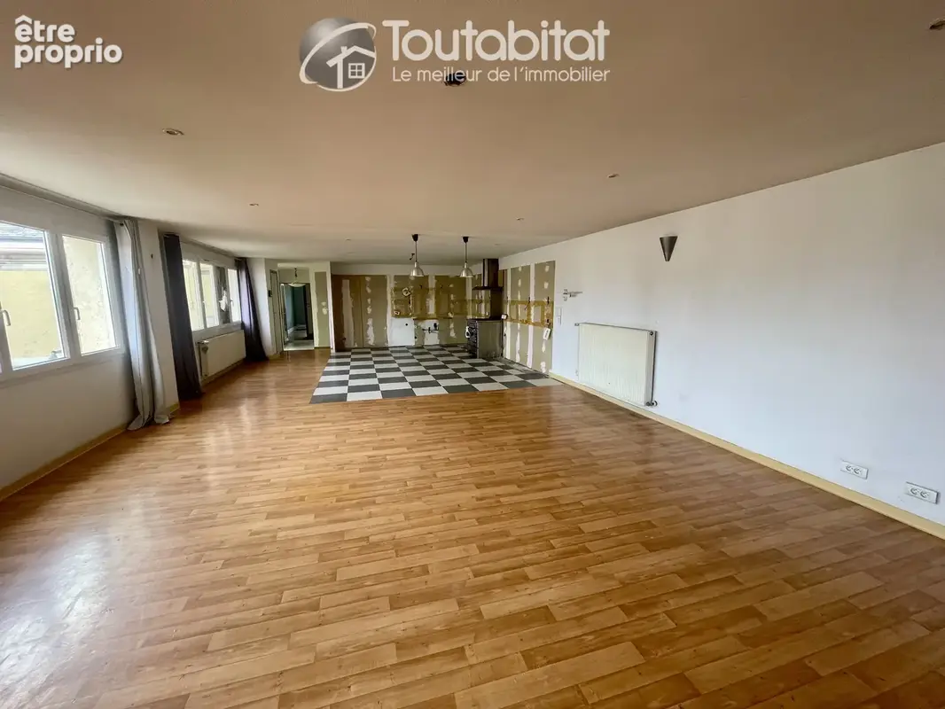Appartement 210 m² à Charleville-Mezieres  - photo 3