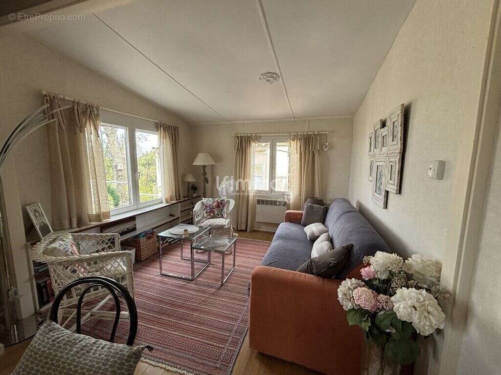 Maison à LE MUY
