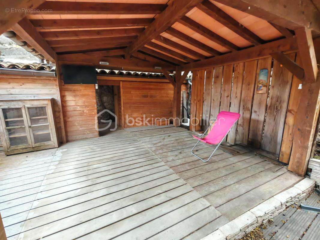 Maison en pierre de caractère – 182 m² – Beaux volumes & potentiel - photo 19