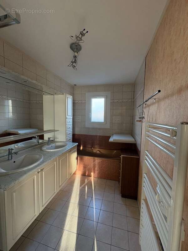 Maison à MONCE-EN-BELIN