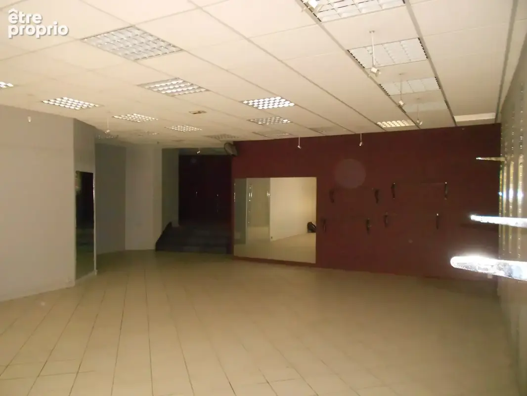 Local commercial centre ville Thiers - photo 2