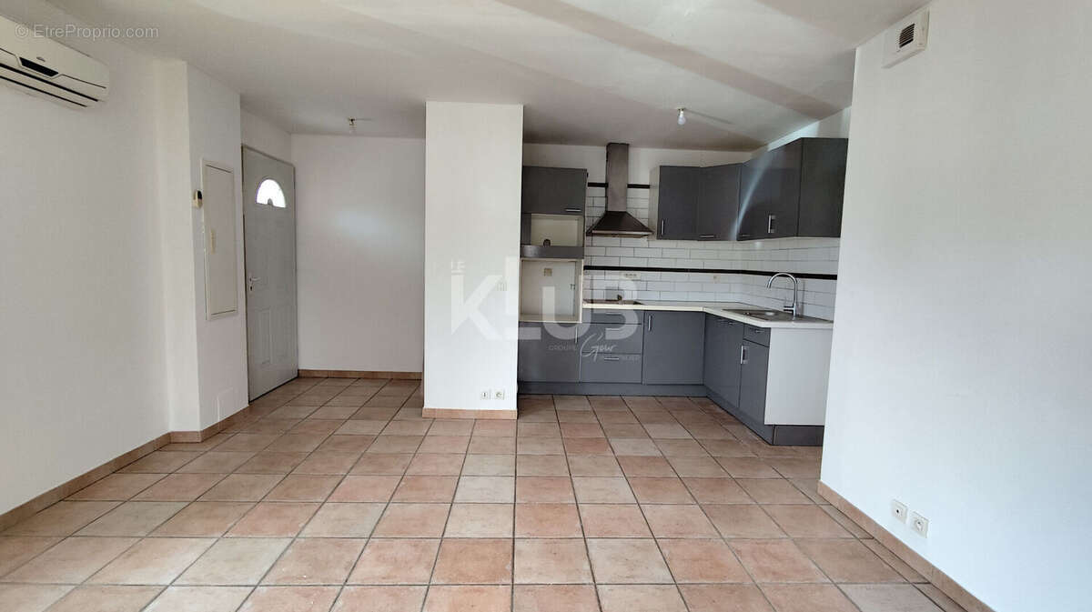 Appartement à ROGNAC