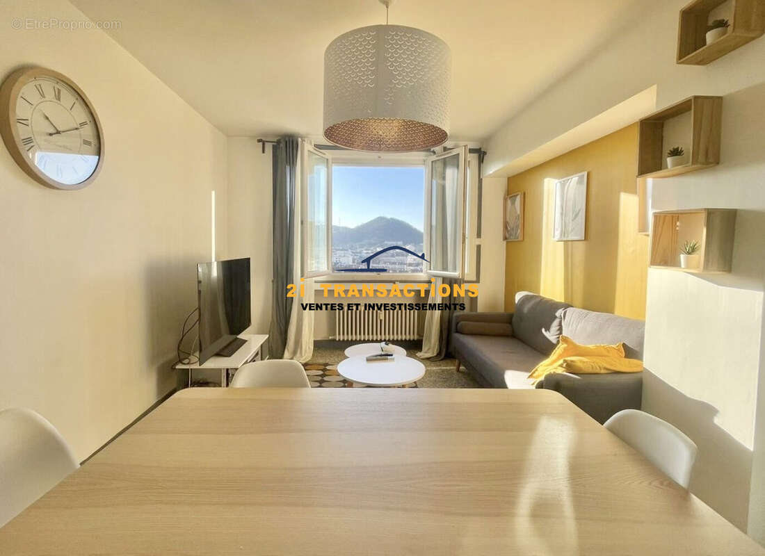 Appartement à SAINT-ETIENNE