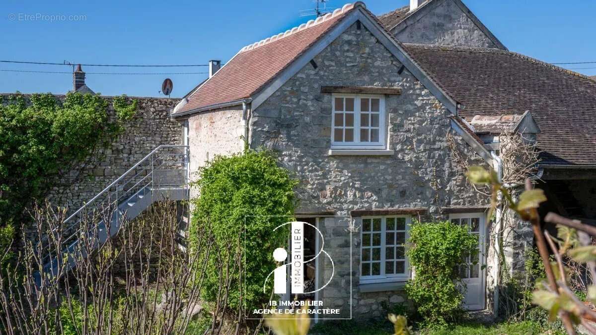 Maison à GREZ-SUR-LOING