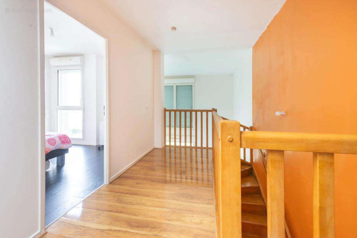 Duplex lumineux 4 pièces à Stains avec extérieurs - photo 5