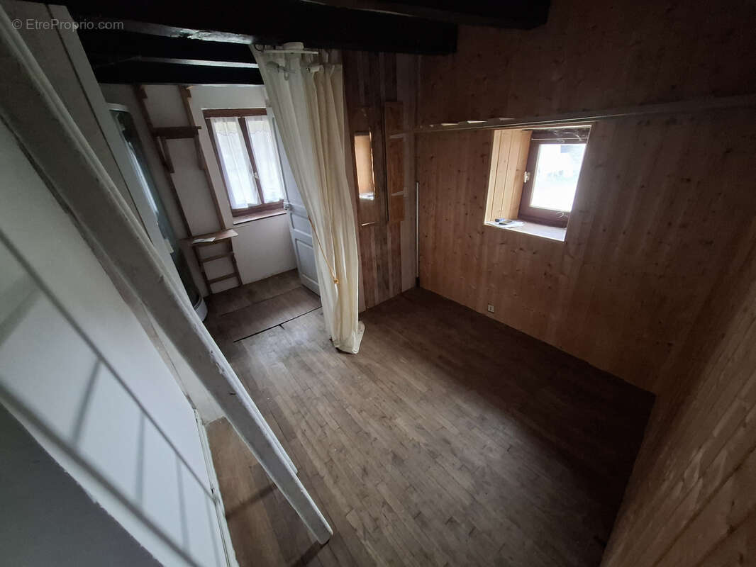 Maison à SAINT-LEGER-LA-MONTAGNE