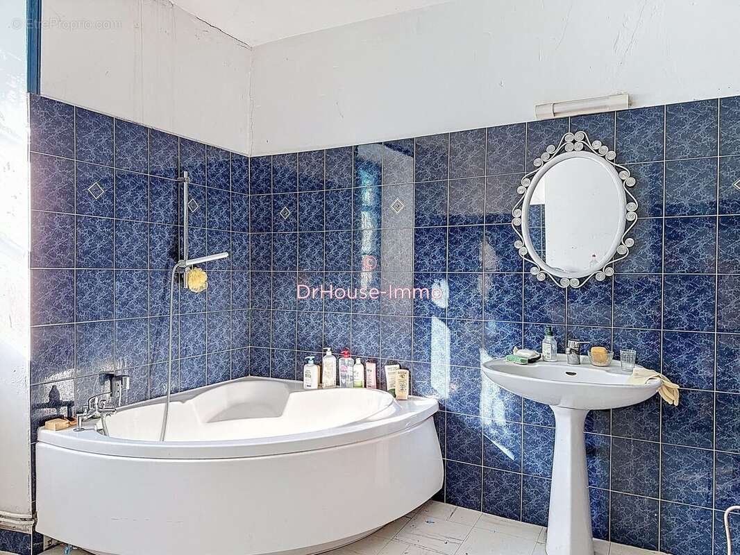 Maison à MANZAC-SUR-VERN