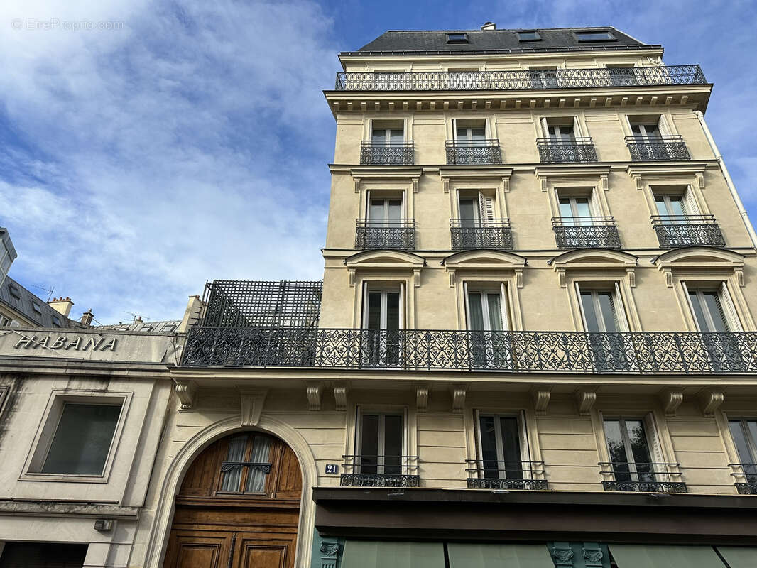 Appartement à PARIS-16E