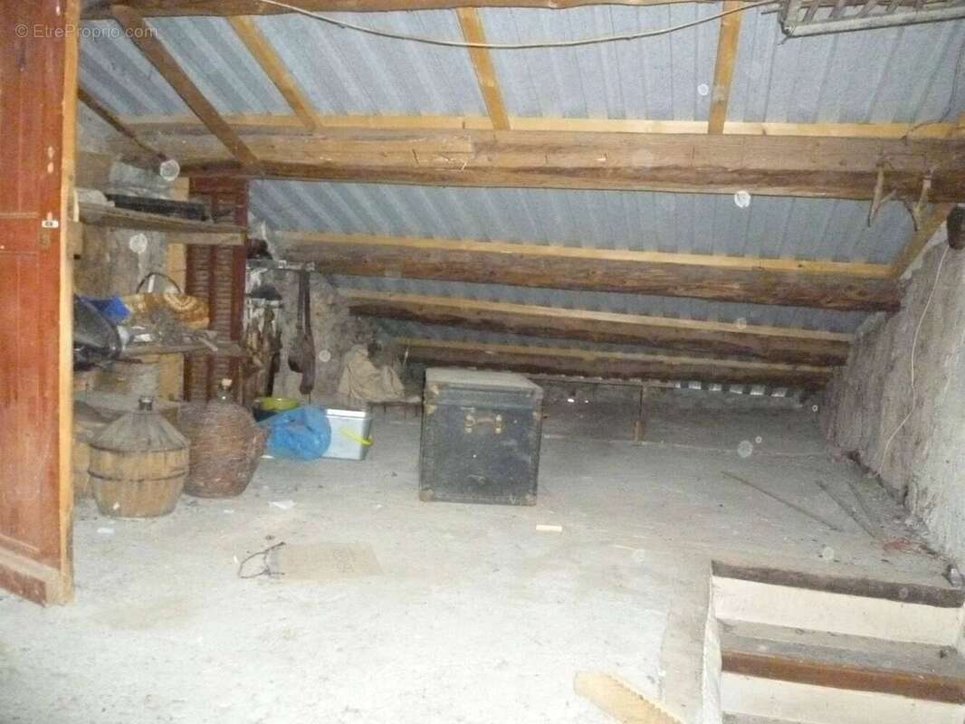 Appartement à CASTELLET-LES-SAUSSES