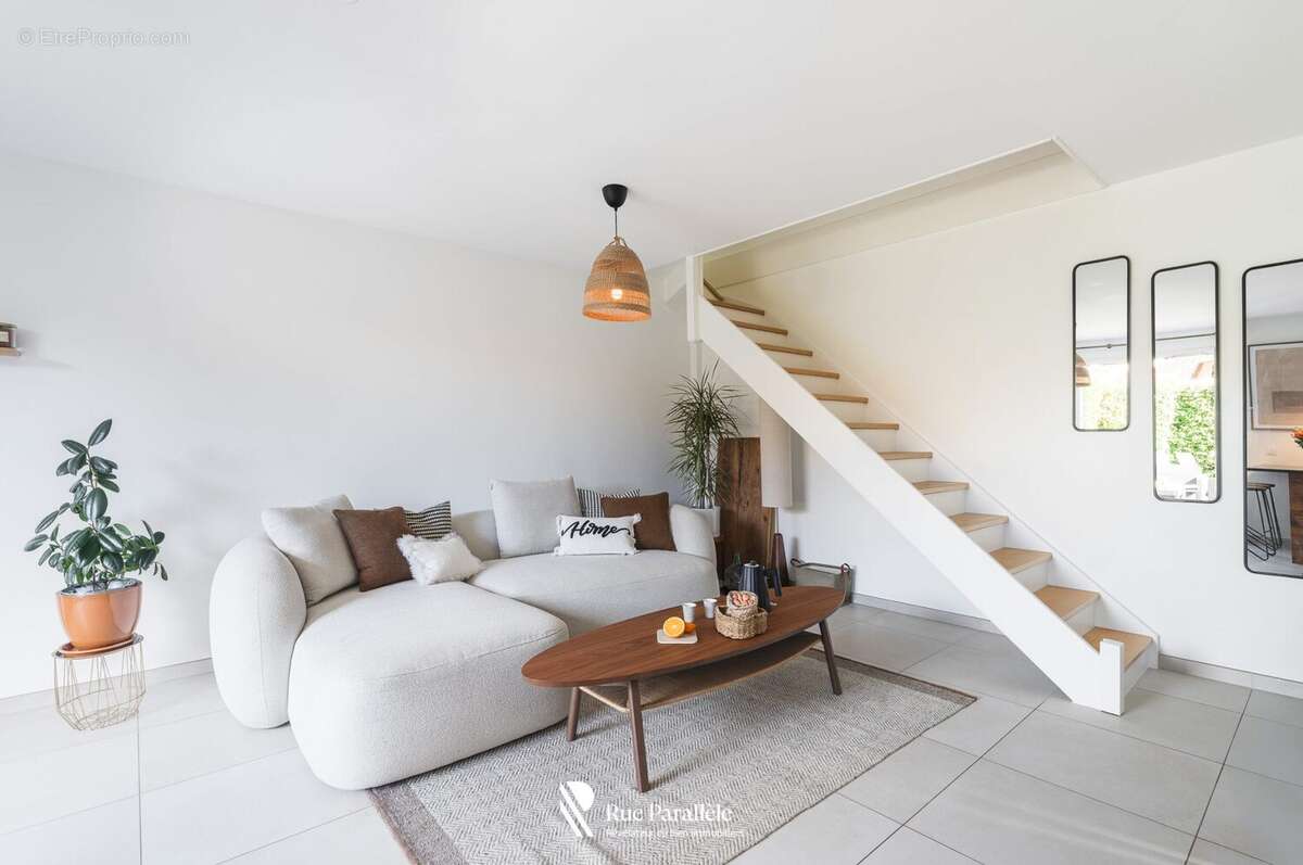 Maison à VILLY-LE-PELLOUX