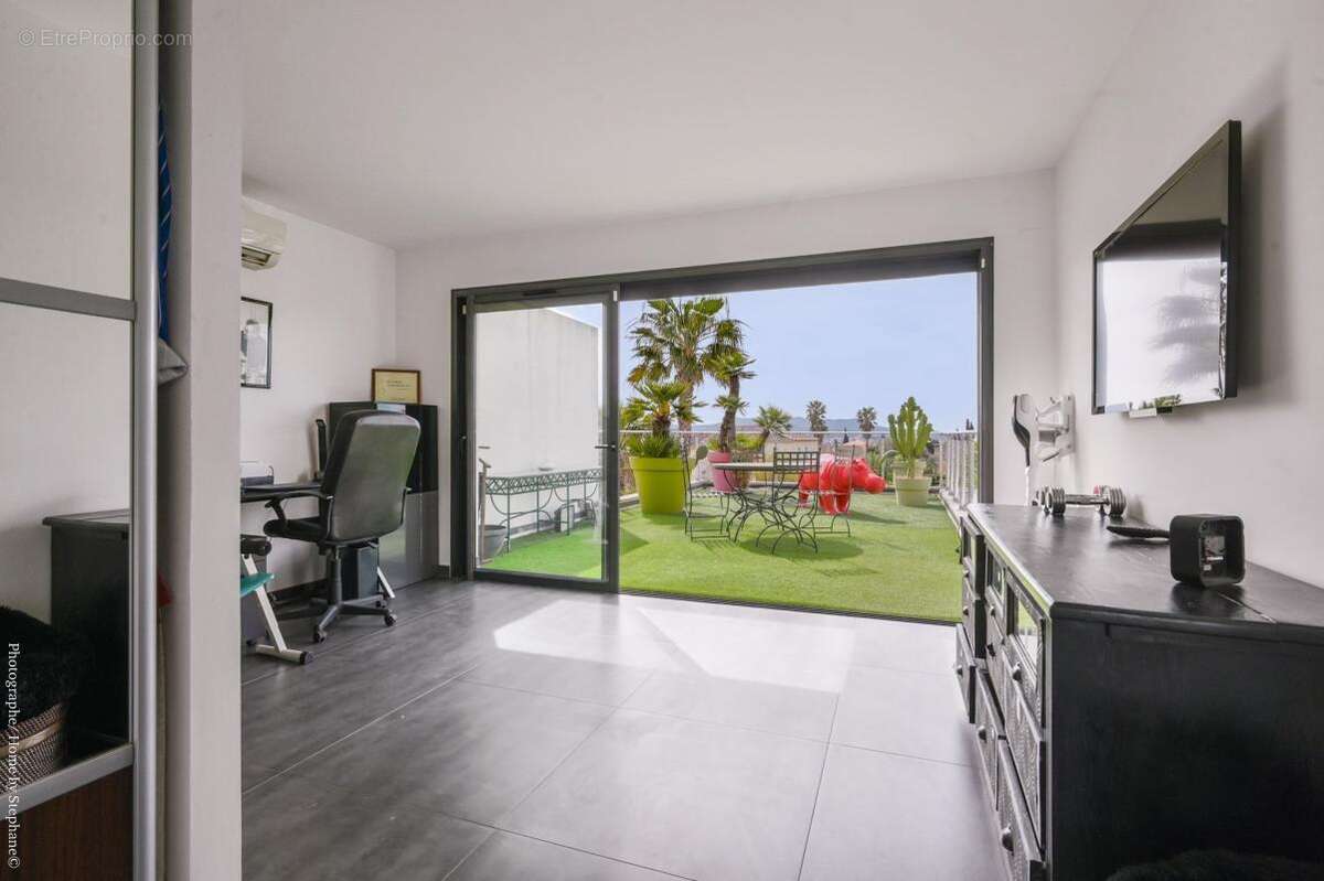 Sanary sur Mer - Villa d’exception de 250 m² – Piscine à débordement - photo 16
