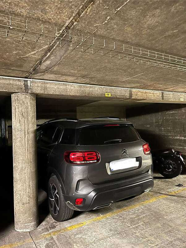 Parking à PARIS-20E