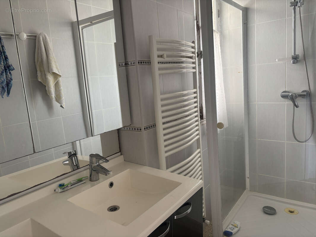4 pièces, 2/3 chambres de 67,10m2 traversant avec double balcon, fort potentiel ! - photo 7