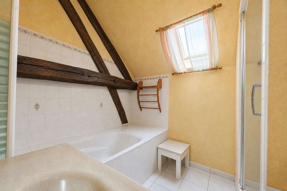 Maison à MONT-SAINT-SULPICE