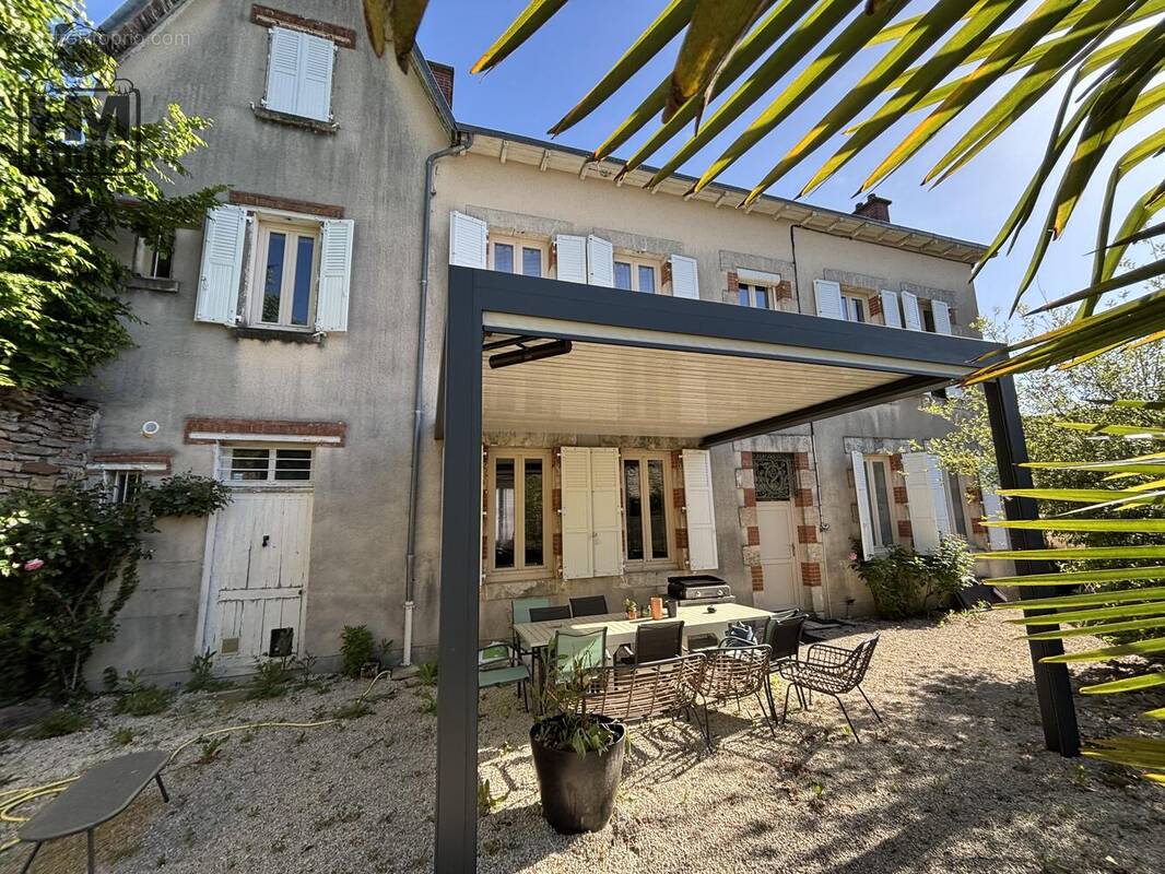 Maison à SAINT-YRIEIX-LA-PERCHE