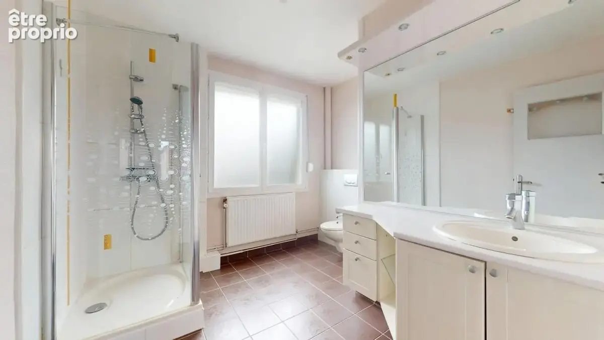 Maison secteur europe avec 3 chambres, jardin et sous-sol - photo 5