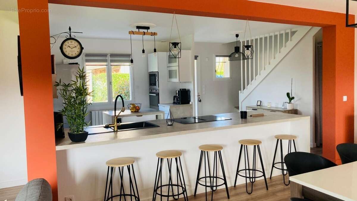 Maison à MEZERIAT