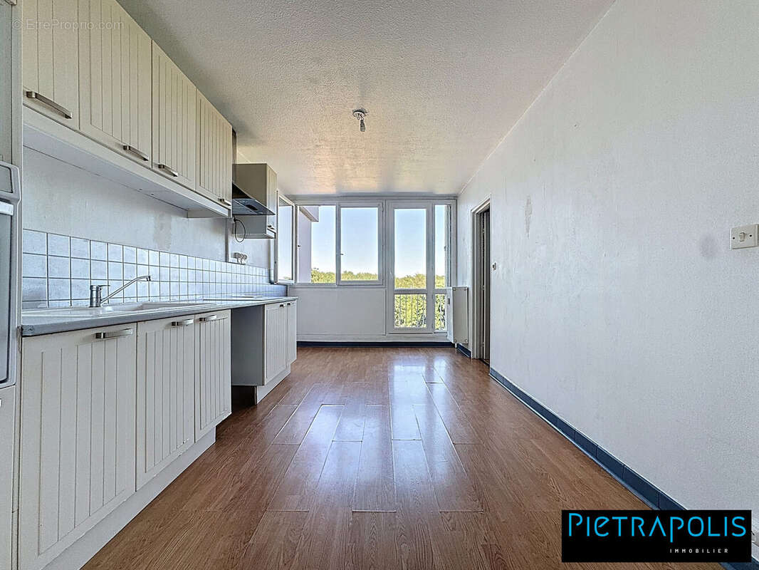 Appartement à SAINT-GENIS-LAVAL