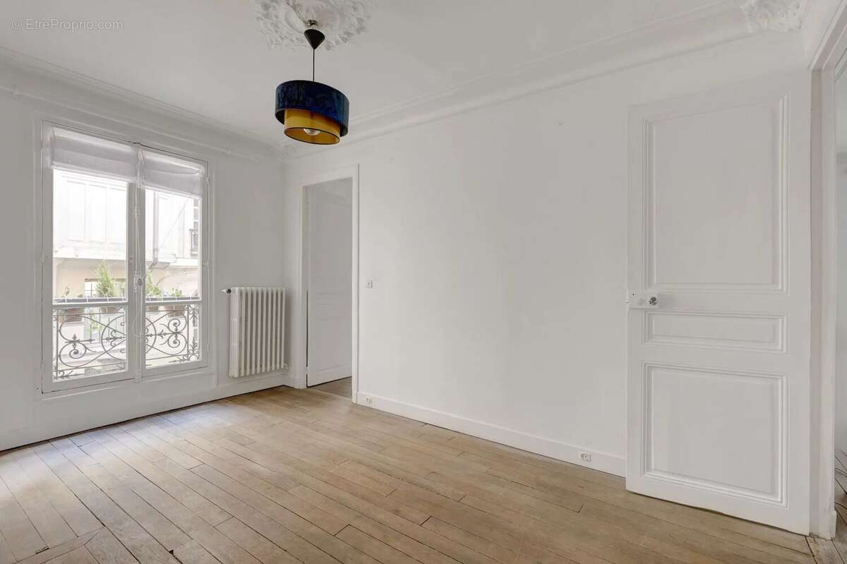 Appartement à PARIS-1E