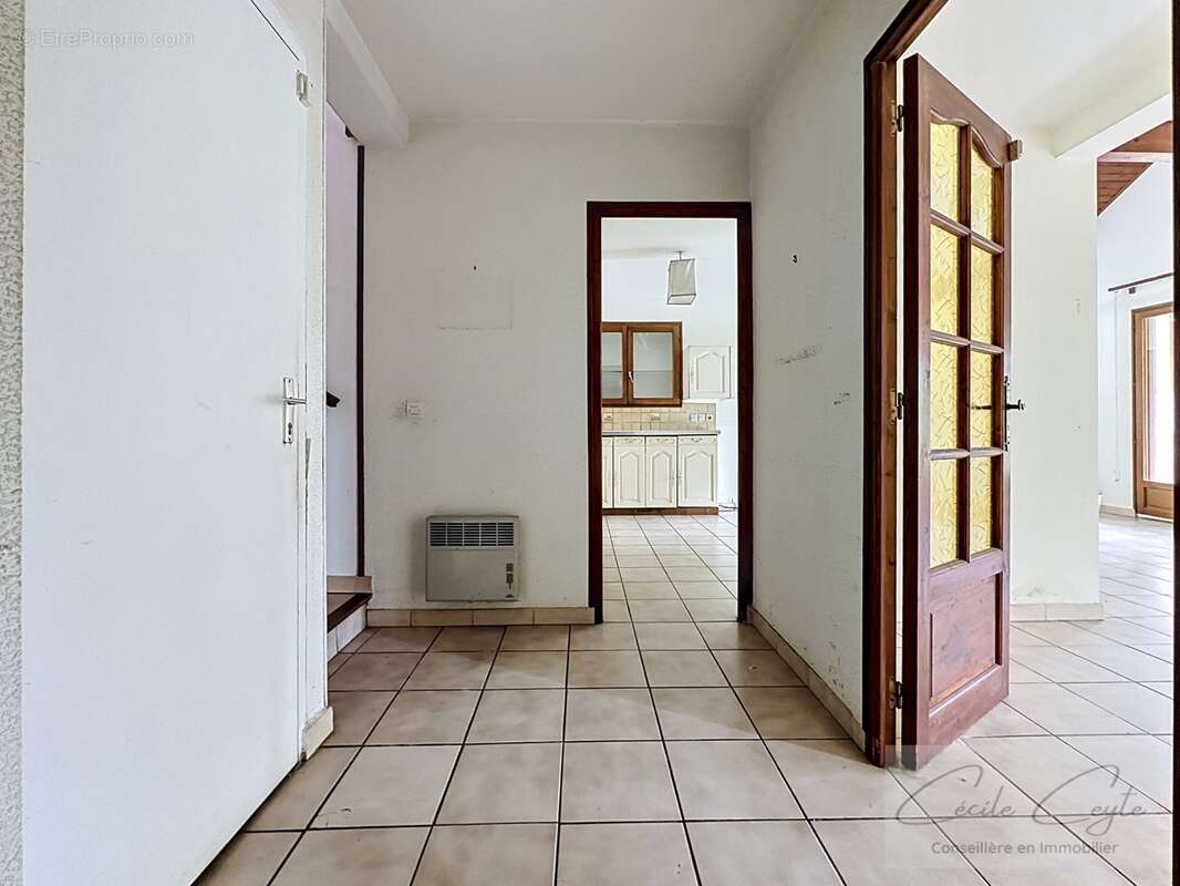 LA TRONCHE, Proche Hôpital, Maison familiale avec 5 chambres - photo 15